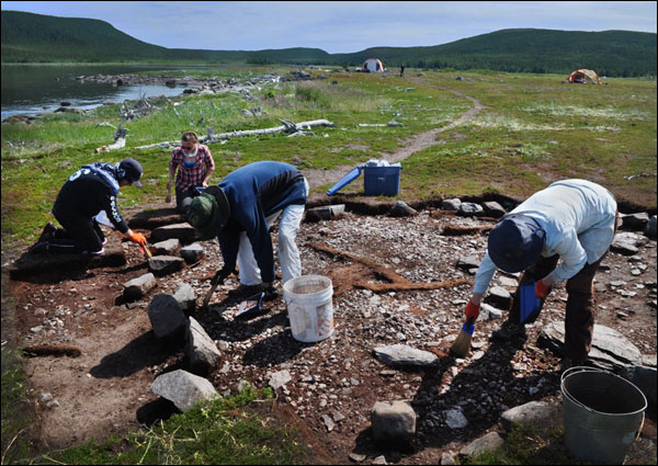 Excavating 18th-century Inuit summer tent site, FkBg-3, Sandwich Bay
