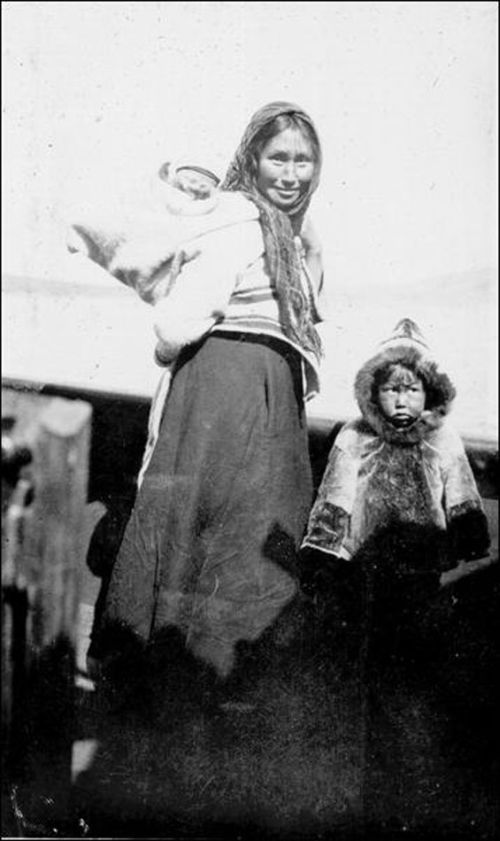 inuit woman with children