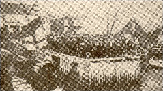 Joe Batt's Arm accueillant le président Coaker, 1913.