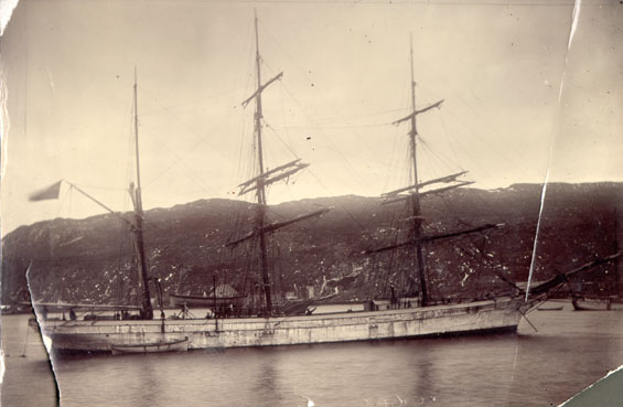 Unidentified 3 masted vessel