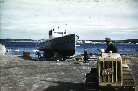 Launching the Grenfell Mission boat 