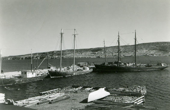 Unidentified ships docked at a wharf