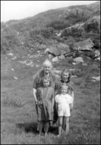 Susan Hardiman et ses petites-filles Dorthy, Cora et Mildred, à Point Rosie