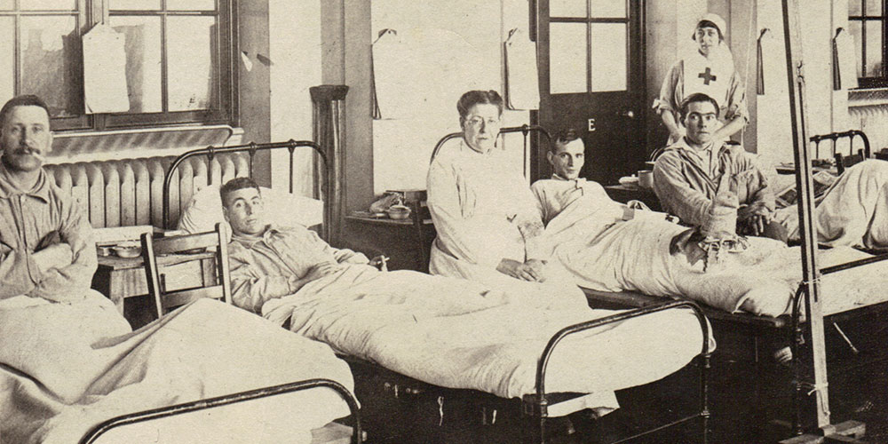 Private Chesley Green (shown on left) recovering in England, circa 1918