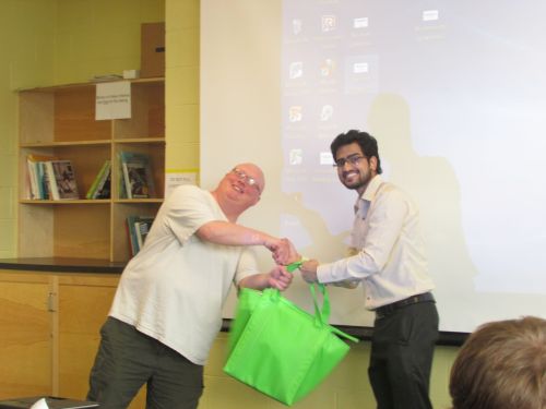 Dr. Rob brown presents award to Arun Kumar 