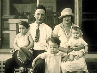 Kansa fitter family,
        1925