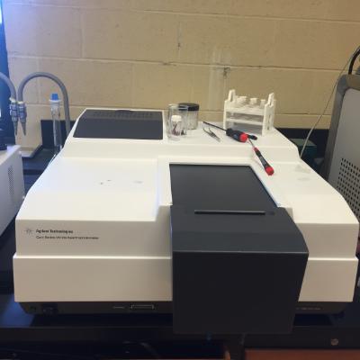 Cary 100 UV-Vis Spectrophotomer