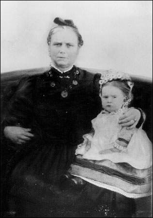 Mary Ann (Gilbert) Hann et sa nièce Jessie Beatrice Gilbert