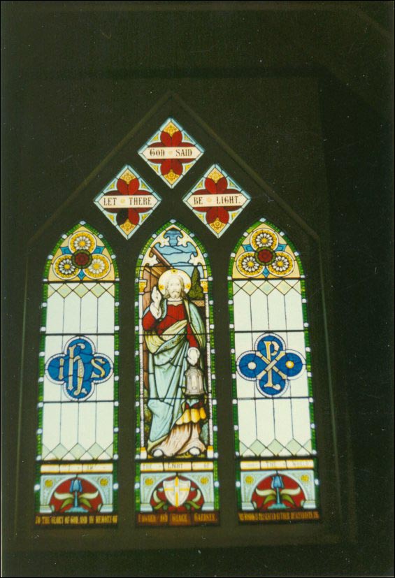 Vitrail de l'église anglicane St. Augustine's, à British Harbour (installé plus tard dans l'église anglicane St. Andrew's de Trinity East)