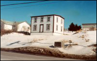 Maison de Frank Drake à Arnold's Cove, remorquée de Haystack