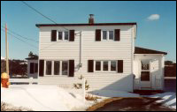 Maison de Brown à Arnold's Cove, remorquée de Tack's Beach