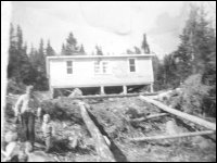 Maison d'Arthur et Maud Pittman à Sop's Arm, après le remorquage depuis Sops Island