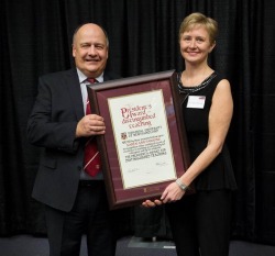 Dr. Gary Kachanoski presents a 2014 President's Award for Distinguished Teaching to Dr. Karen Parsons