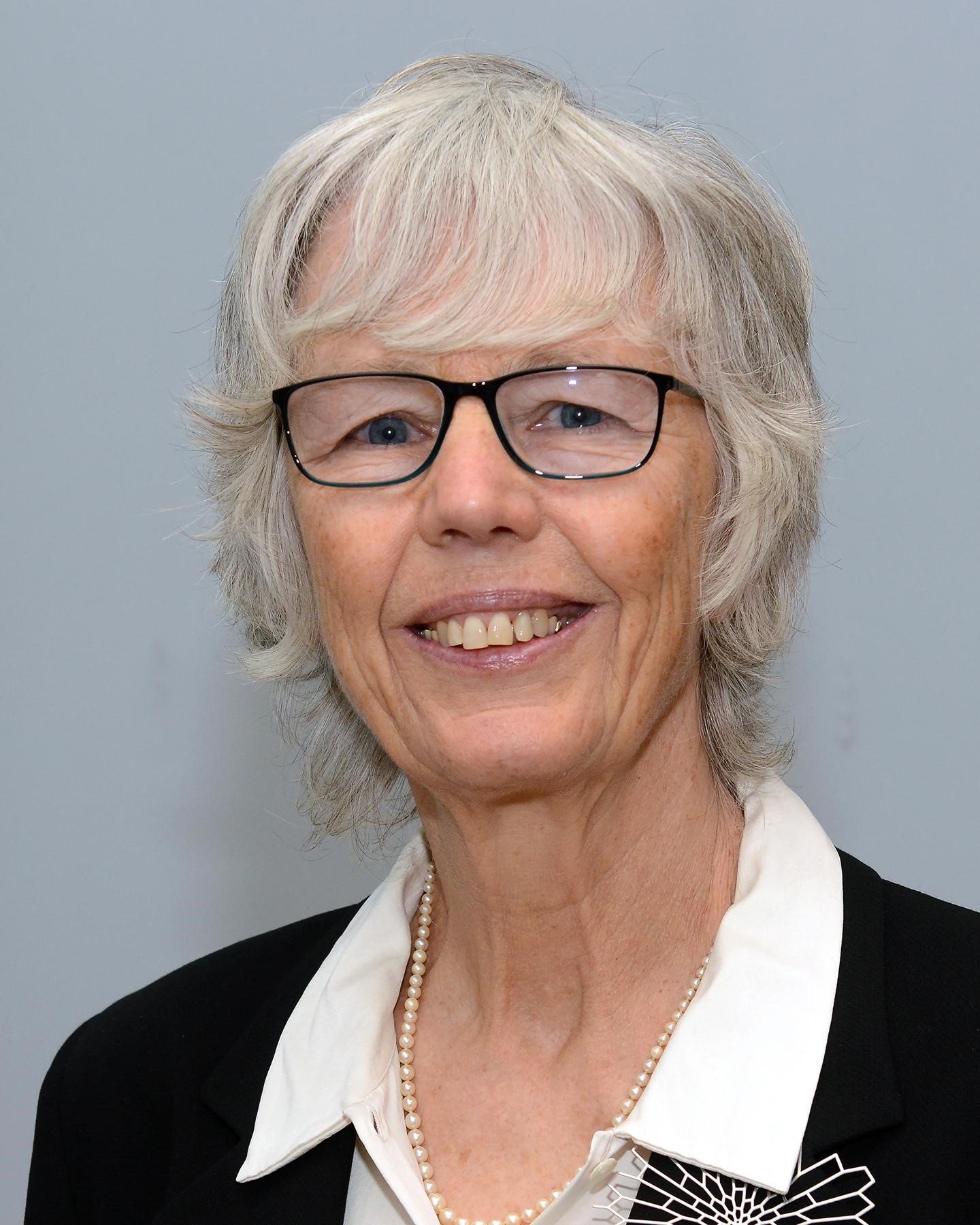 Dr. Uta Passow